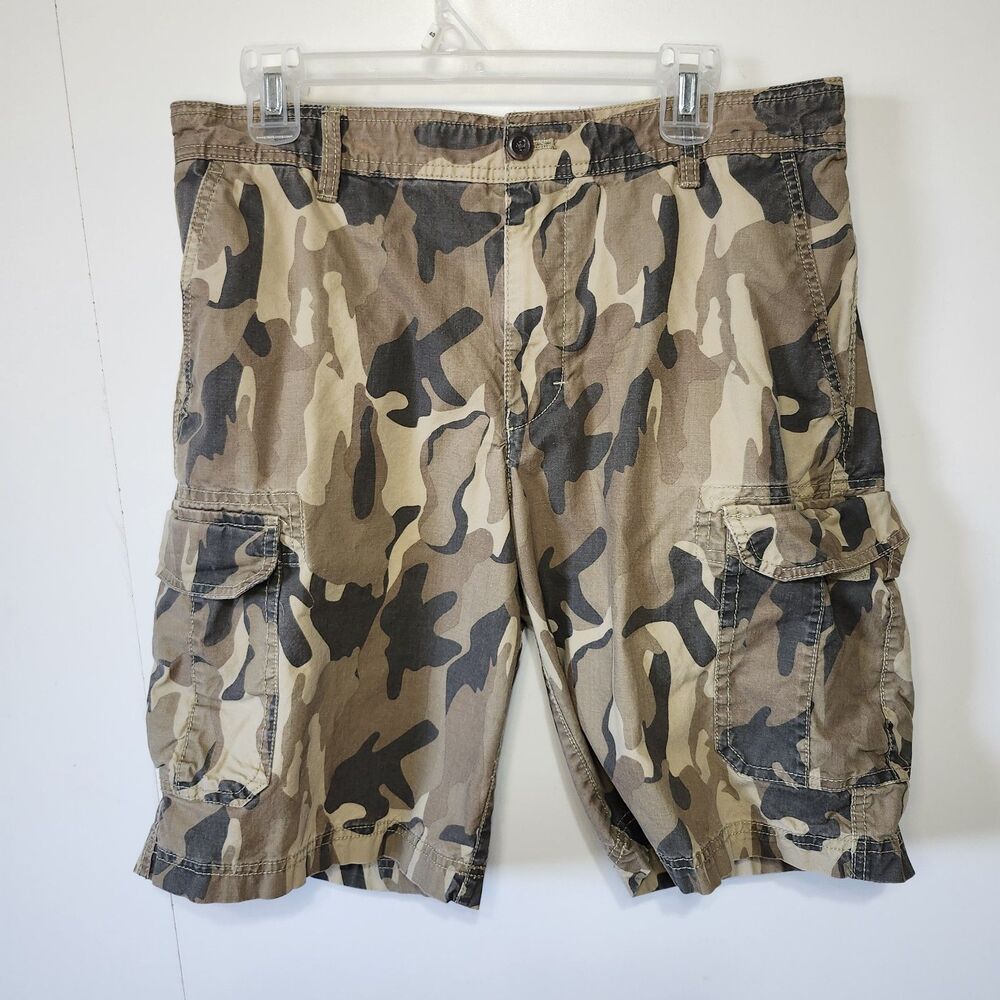 IZOD Men's Cargo Shorts Size 32 Woodland Camo Cotton Classic Fit Hiking Y2K